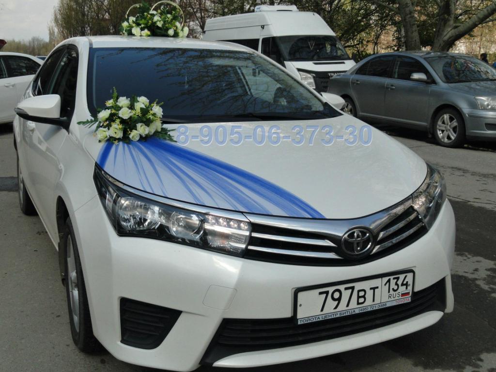 Красивый свадебный кортеж из новеньких автомобилей Toyota Corolla, более тридцати белоснежных седанов для Вас!
