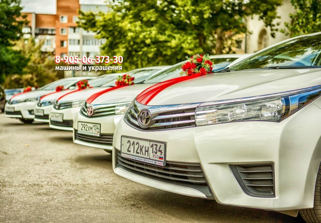 Toyota Corolla new - комфортные свадебные седаны для Вас! Более тридцати белоснежных авто одной марки и модели на свадьбу, украшения